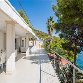 Luxury 6 Bedroom Seafront Villa with pool and Separate Apartment along Secluded Beach near Hvar Town, Sleeps 10-12